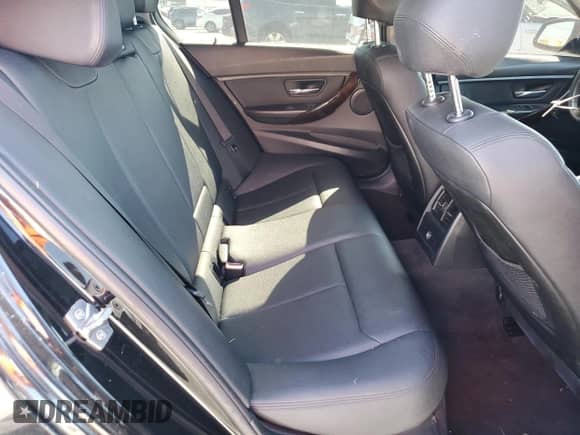 2014 BMW 3 Series 328i с VIN WBA3C1C54EK111922, выставлен на аукционе Copart как лот 70462045 с пробегом 172 402 миль миль и Списание • Salvage title. История ставок и продаж доступна на DreamBid. Изображение 10.