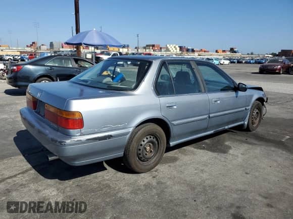 1990 Honda Accord LX with VIN JHMCB7652LC076386, listed as a Copart auction lot 57727165 with 245,375 mi miles and Salvage title. Bid and sale history available at DreamBid. Image 3.