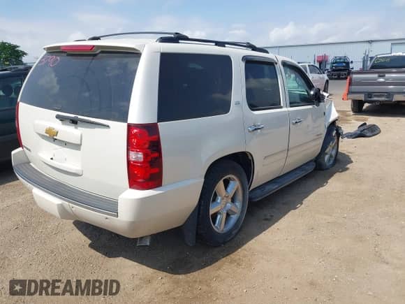 2014 Chevrolet Tahoe LTZ z VIN 1GNSKCE00ER248482, wystawiony jako IAAI lot #42276740 z przebiegiem 158 454 mil mil oraz . Historia ofert i sprzedaży dostępna na DreamBid. Obrazek 4.