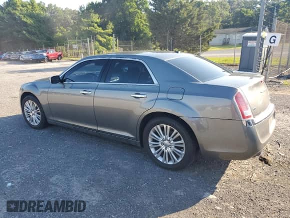 2012 Chrysler 300 Limited с VIN 2C3CCAHG7CH174728, выставлен на аукционе Copart как лот 65705715 с пробегом 89 922 миль миль и Списание • Salvage title. История ставок и продаж доступна на DreamBid. Изображение 2.