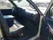 1998 Dodge 1500 z VIN 1B7HF16Y3WS583651, wystawiony jako IAAI lot #41638592 z przebiegiem 83 204 mil mil oraz . Historia ofert i sprzedaży dostępna na DreamBid. Obrazek 5.