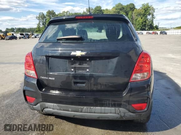 2017 Chevrolet Trax LS z VIN 3GNCJNSB4HL278041, wystawiony jako Copart lot #71124045 z przebiegiem 133 318 mil mil oraz Czysty tytuł • Clean title. Historia ofert i sprzedaży dostępna na DreamBid. Obrazek 6.