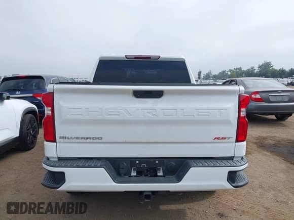2019 Chevrolet Silverado 1500 RST z VIN 1GCPWDEDXKZ139146, wystawiony jako IAAI lot #42582303 z przebiegiem 67 500 mil mil oraz . Historia ofert i sprzedaży dostępna na DreamBid. Obrazek 17.