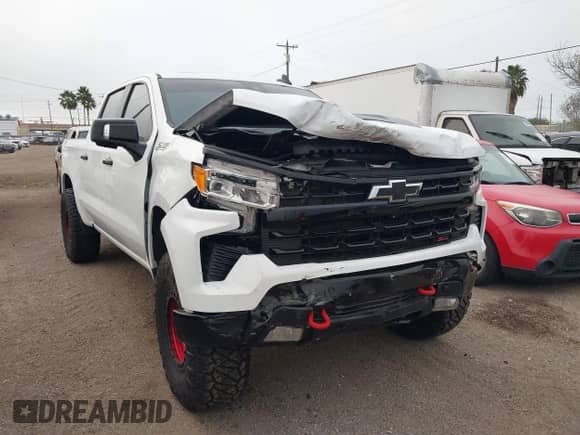 2024 Chevrolet Silverado 1500 LT Trail Boss z VIN 3GCUDFE81RG231196, wystawiony jako IAAI lot #41242013 z przebiegiem 14 747 mil mil oraz . Historia ofert i sprzedaży dostępna na DreamBid. Obrazek 1.
