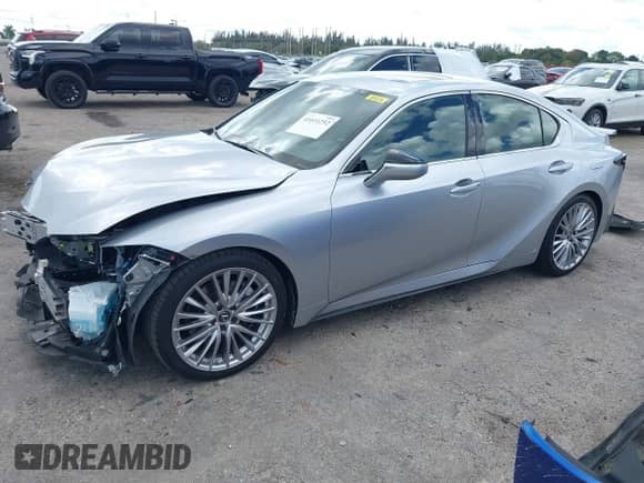 2022 Lexus IS 300 z VIN JTHDA1D24N5119341, wystawiony jako IAAI lot #41611252 z przebiegiem 9 651 mil mil oraz . Historia ofert i sprzedaży dostępna na DreamBid. Obrazek 2.