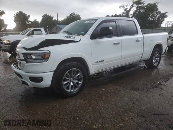 2021 Ram 1500 Laramie z VIN 1C6SRFRT6MN823935, wystawiony jako Copart lot #55798185 z przebiegiem 60 436 mil mil oraz Szkoda całkowita • Salvage title. Historia ofert i sprzedaży dostępna na DreamBid. Obrazek 1.