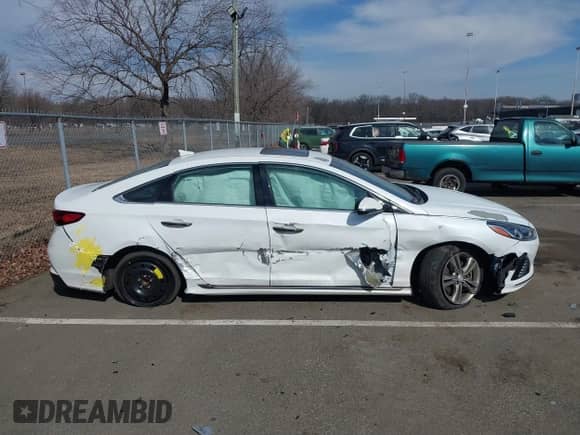 2018 Hyundai Sonata Limited с VIN 5NPE34AF5JH716100, выставлен на аукционе IAAI как лот 41649547 с пробегом 76 722 миль миль и . История ставок и продаж доступна на DreamBid. Изображение 13.