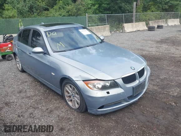 2006 BMW 3 Series 325i z VIN WBAVB13566KX44600, wystawiony jako IAAI lot #43036283 z przebiegiem 168 898 mil mil oraz . Historia ofert i sprzedaży dostępna na DreamBid. Obrazek 1.