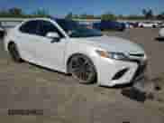 2020 Toyota Camry XSE z VIN 4T1K61AK8LU993155, wystawiony jako Copart lot #82309725 z przebiegiem 90 147 mil mil oraz Szkoda całkowita • Salvage title. Historia ofert i sprzedaży dostępna na DreamBid. Obrazek 4.