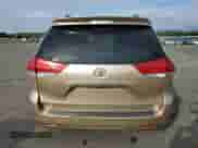 2011 Toyota Sienna LE z VIN 5TDJK3DC9BS019313, wystawiony jako Copart lot #80928715 z przebiegiem 188 179 mil mil oraz Szkoda całkowita • Salvage title. Historia ofert i sprzedaży dostępna na DreamBid. Obrazek 6.