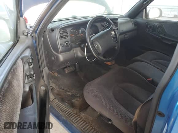 1998 Dodge Dakota SLT z VIN 1B7GG22Y7WS544081, wystawiony jako Copart lot #48621255 z przebiegiem 211 449 mil mil oraz Czysty tytuł • Clean title. Historia ofert i sprzedaży dostępna na DreamBid. Obrazek 8.