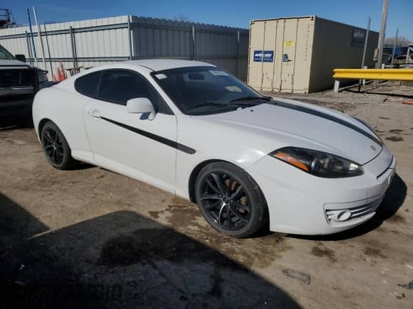 2008 Hyundai Tiburon GT z VIN KMHHN66F98U286353, wystawiony jako Copart lot #88682555 z przebiegiem 174 136 mil mil oraz Szkoda całkowita • Salvage title. Historia ofert i sprzedaży dostępna na DreamBid. Obrazek 4.