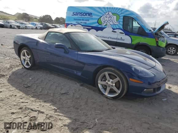 2005 Chevrolet Corvette z VIN 1G1YY34U355129511, wystawiony jako Copart lot #83842964 z przebiegiem 11 798 mil mil oraz Szkoda całkowita • Salvage title. Historia ofert i sprzedaży dostępna na DreamBid. Obrazek 4.