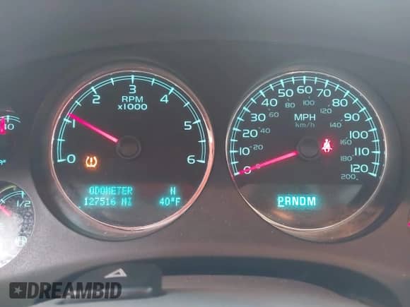 2010 Chevrolet Suburban LTZ z VIN 1GNUCKE04AR187938, wystawiony jako IAAI lot #41555621 z przebiegiem 127 516 mil mil oraz . Historia ofert i sprzedaży dostępna na DreamBid. Obrazek 7.