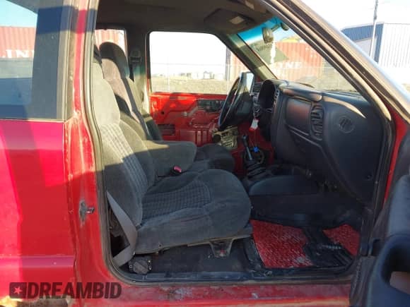 1999 Chevrolet S-10 LS с VIN 1GCCS1947XK209530, выставлен на аукционе IAAI как лот 41409868 с пробегом 213 832 миль миль и . История ставок и продаж доступна на DreamBid. Изображение 5.