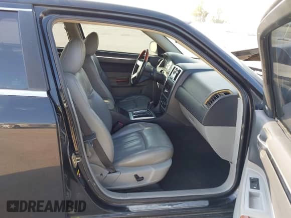 2006 Chrysler 300 C с VIN 2C3LA63H06H192995, выставлен на аукционе IAAI как лот 43351146 с пробегом 260 975 миль миль и . История ставок и продаж доступна на DreamBid. Изображение 5.