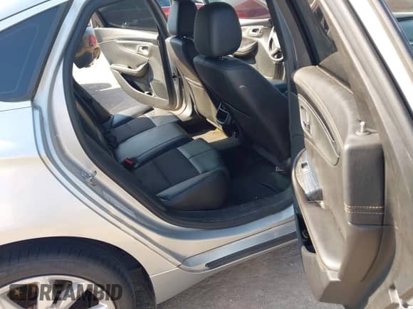 2017 Chevrolet Impala LT с VIN 2G1105SA8H9132618, выставлен на аукционе IAAI как лот 43349104 с пробегом 153 306 миль миль и . История ставок и продаж доступна на DreamBid. Изображение 8.
