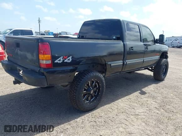 2002 Chevrolet Silverado 1500HD LS z VIN 1GCGK13U22F165304, wystawiony jako IAAI lot #42410355 z przebiegiem Nie podano mil oraz . Historia ofert i sprzedaży dostępna na DreamBid. Obrazek 4.