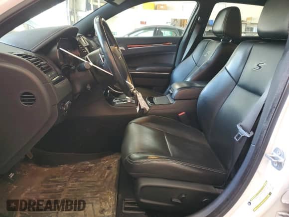 2020 Chrysler 300 S с VIN 2C3CCAGG9LH108912, выставлен на аукционе Copart как лот 53628705 с пробегом 63 420 миль миль и Списание • Salvage title. История ставок и продаж доступна на DreamBid. Изображение 7.