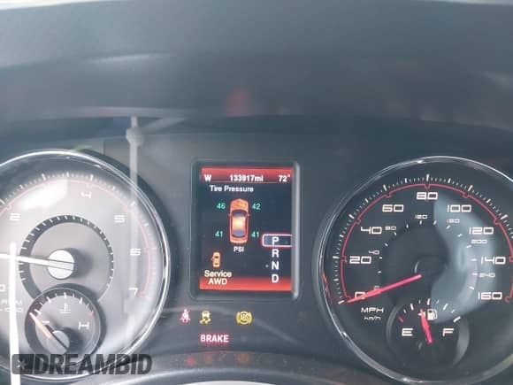 2014 Dodge Charger RT Plus z VIN 2C3CDXDT8EH224185, wystawiony jako IAAI lot #43054871 z przebiegiem 133 917 mil mil oraz . Historia ofert i sprzedaży dostępna na DreamBid. Obrazek 7.