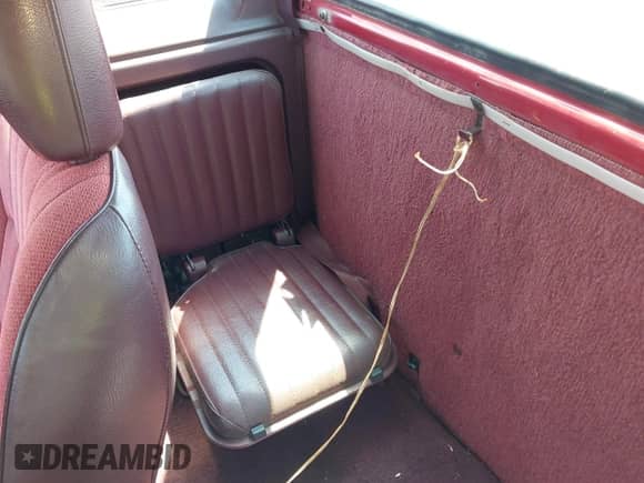 1992 Nissan Frontier z VIN 1N6SD16S0NC367303, wystawiony jako IAAI lot #42665693 z przebiegiem 100 249 mil mil oraz . Historia ofert i sprzedaży dostępna na DreamBid. Obrazek 8.