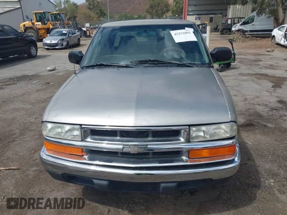 2000 Chevrolet S-10 LS with VIN 1GCCS1950Y8299563, listed as a IAAI auction lot 43252895 with 204,586 mi miles and . Bid and sale history available at DreamBid. Image 6.