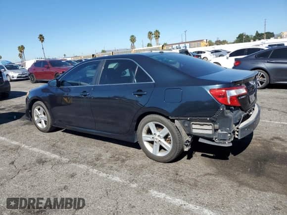 2013 Toyota Camry L z VIN 4T1BF1FK7DU643011, wystawiony jako Copart lot #82600145 z przebiegiem 218 016 mil mil oraz Szkoda całkowita • Salvage title. Historia ofert i sprzedaży dostępna na DreamBid. Obrazek 2.