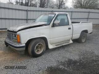 1989 GMC Sierra 1500 z VIN 1GTDC14K0KZ509336, wystawiony jako Copart lot #49060915 z przebiegiem 143 685 mil mil oraz Czysty tytuł • Clean title. Historia ofert i sprzedaży dostępna na DreamBid. Obrazek 1.
