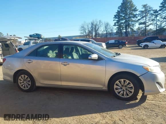 2014 Toyota Camry L with VIN 4T4BF1FK2ER440325, listed as a IAAI auction lot 41423301 with 271,563 mi miles and . Bid and sale history available at DreamBid. Image 13.