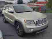 2012 Jeep Grand Cherokee Overland Summit z VIN 1C4RJFCT7CC132138, wystawiony jako Copart lot #90137995 z przebiegiem 127 611 mil mil oraz Czysty tytuł • Clean title. Historia ofert i sprzedaży dostępna na DreamBid. Obrazek 1.