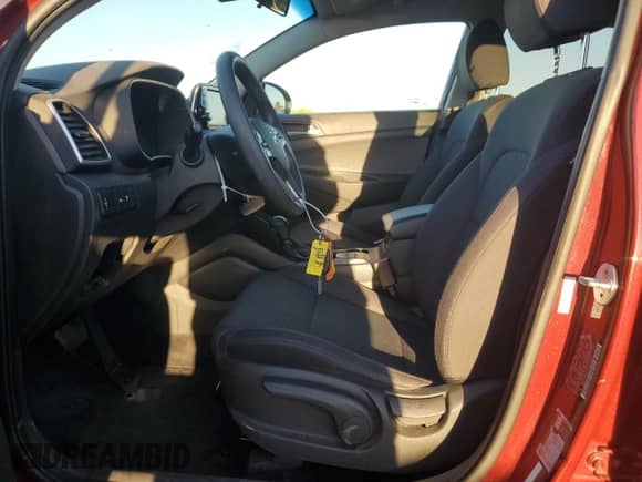 2019 Hyundai Tucson SE z VIN KM8J23A47KU943091, wystawiony jako Copart lot #85280775 z przebiegiem 113 364 mil mil oraz Czysty tytuł • Clean title. Historia ofert i sprzedaży dostępna na DreamBid. Obrazek 7.