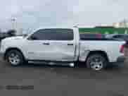 2024 Ram 1500 Big Horn z VIN 1C6SRFFT6RN115065, wystawiony jako IAAI lot #41997639 z przebiegiem 15 453 mil mil oraz . Historia ofert i sprzedaży dostępna na DreamBid. Obrazek 15.