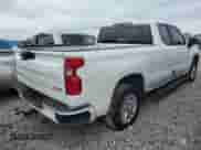 2019 Chevrolet Silverado 1500 RST z VIN 1GCRWDED5KZ191549, wystawiony jako Copart lot #62107665 z przebiegiem 132 005 mil mil oraz Czysty tytuł • Clean title. Historia ofert i sprzedaży dostępna na DreamBid. Obrazek 3.
