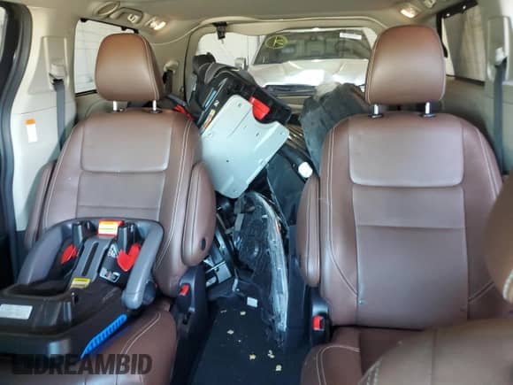 2020 Toyota Sienna XLE z VIN 5TDDZ3DCXLS249002, wystawiony jako Copart lot #65538365 z przebiegiem 84 167 mil mil oraz Szkoda całkowita • Salvage title. Historia ofert i sprzedaży dostępna na DreamBid. Obrazek 10.