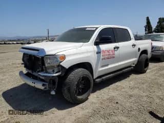 2016 Toyota Tundra SR5 с VIN 5TFEY5F19GX209346, выставлен на аукционе Copart как лот 59165275 с пробегом 90 910 миль миль и Списание • Salvage title. История ставок и продаж доступна на DreamBid. Изображение 1.