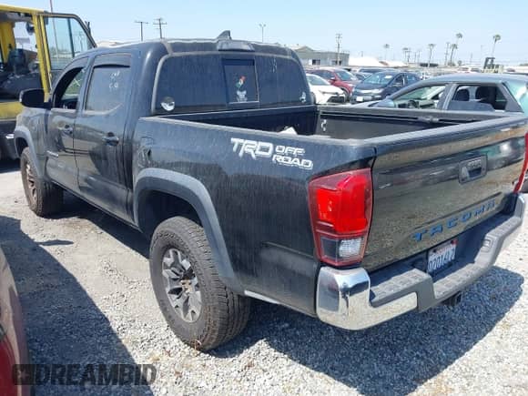 2018 Toyota Tacoma SR5 с VIN 3TMAZ5CN9JM054894, выставлен на аукционе IAAI как лот 42141139 с пробегом 56 911 миль миль и . История ставок и продаж доступна на DreamBid. Изображение 3.