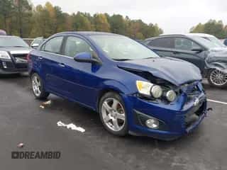 2014 Chevrolet Sonic LTZ z VIN 1G1JE5SB9E4190889, wystawiony jako IAAI lot #43578284 z przebiegiem Nie podano mil oraz . Historia ofert i sprzedaży dostępna na DreamBid. Obrazek 1.