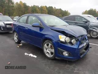 2014 Chevrolet Sonic LTZ z VIN 1G1JE5SB9E4190889, wystawiony jako IAAI lot #43578284 z przebiegiem Nie podano mil oraz . Historia ofert i sprzedaży dostępna na DreamBid. Obrazek 1.