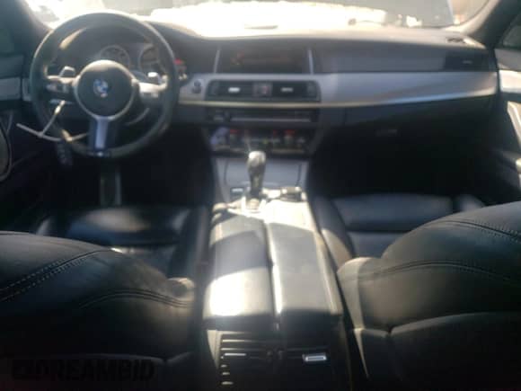 2015 BMW 5 Series 550i с VIN WBAKN9C50FD961489, выставлен на аукционе Copart как лот 46683795 с пробегом 90 235 миль миль и Списание • Salvage title. История ставок и продаж доступна на DreamBid. Изображение 8.