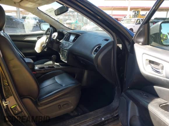 2019 Nissan Pathfinder S z VIN 5N1DR2MN6KC619496, wystawiony jako IAAI lot #42575001 z przebiegiem 117 301 mil mil oraz . Historia ofert i sprzedaży dostępna na DreamBid. Obrazek 5.