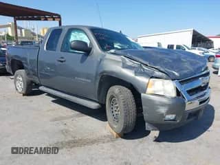 2011 Chevrolet Silverado 1500 LT z VIN 1GCRCSE01BZ278567, wystawiony jako IAAI lot #42392714 z przebiegiem 77 039 mil mil oraz . Historia ofert i sprzedaży dostępna na DreamBid. Obrazek 1.
