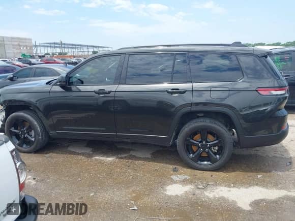 2024 Jeep Grand Cherokee Limited with VIN 1C4RJKBG9R8933758, listed as a IAAI auction lot 42434809 with 11,733 mi miles and . Bid and sale history available at DreamBid. Image 14.