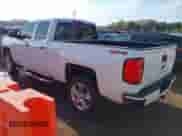 2019 Chevrolet Silverado 1500 Custom z VIN 2GCVKMEC7K1243970, wystawiony jako IAAI lot #43347102 z przebiegiem 79 556 mil mil oraz . Historia ofert i sprzedaży dostępna na DreamBid. Obrazek 3.