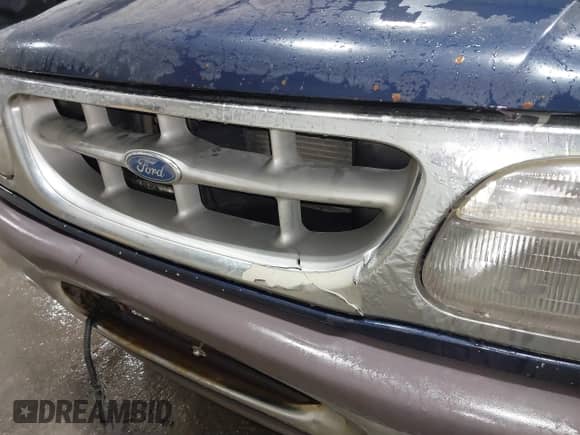 1997 Ford Explorer XLT с VIN 1FMDU35P6VUA33724, выставлен на аукционе IAAI как лот 41843164 с пробегом 226 234 миль миль и . История ставок и продаж доступна на DreamBid. Изображение 6.