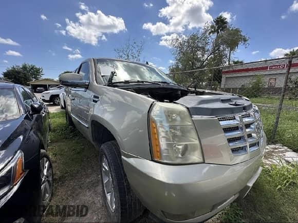 2008 Cadillac Escalade ESV с VIN 1GYFK66898R110387, выставлен на аукционе IAAI как лот 43284582 с пробегом Не указан миль и . История ставок и продаж доступна на DreamBid. Изображение 1.