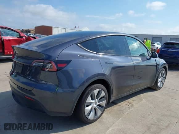 2022 Tesla Model Y Long Range z VIN 7SAYGAEE7NF389319, wystawiony jako IAAI lot #42492523 z przebiegiem Nie podano mil oraz . Historia ofert i sprzedaży dostępna na DreamBid. Obrazek 4.