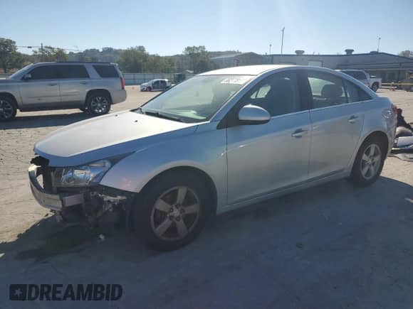 2015 Chevrolet Cruze LT z VIN 1G1PC5SBXF7155696, wystawiony jako Copart lot #86277815 z przebiegiem 91 662 mil mil oraz Szkoda całkowita • Salvage title. Historia ofert i sprzedaży dostępna na DreamBid. Obrazek 1.