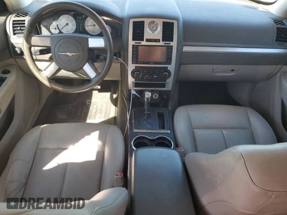 2009 Chrysler 300 Touring с VIN 2C3LA53VX9H553525, выставлен на аукционе Copart как лот 86662635 с пробегом 251 801 миль миль и Списание • Salvage title. История ставок и продаж доступна на DreamBid. Изображение 8.