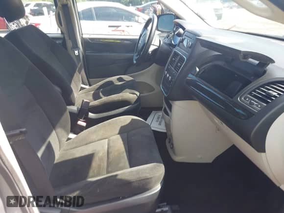 2016 Dodge Grand Caravan SE Plus z VIN 2C4RDGBG2GR400950, wystawiony jako IAAI lot #42622066 z przebiegiem 132 801 mil mil oraz . Historia ofert i sprzedaży dostępna na DreamBid. Obrazek 5.
