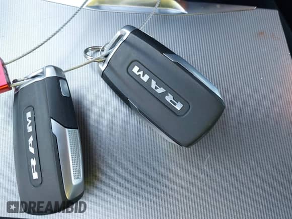 2024 Ram 1500 Rebel z VIN 1C6SRFLT9RN165687, wystawiony jako IAAI lot #41182485 z przebiegiem 4 211 mil mil oraz . Historia ofert i sprzedaży dostępna na DreamBid. Obrazek 11.